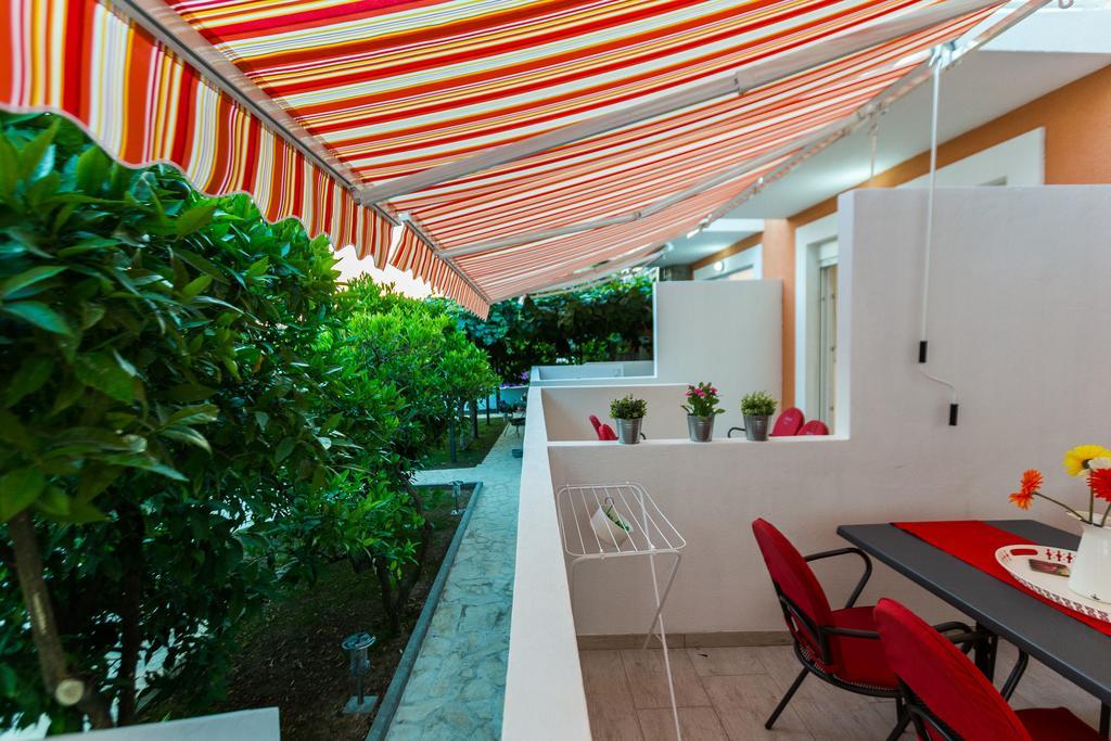 Apartments Elizabeth Биоград на Мору Екстериор снимка