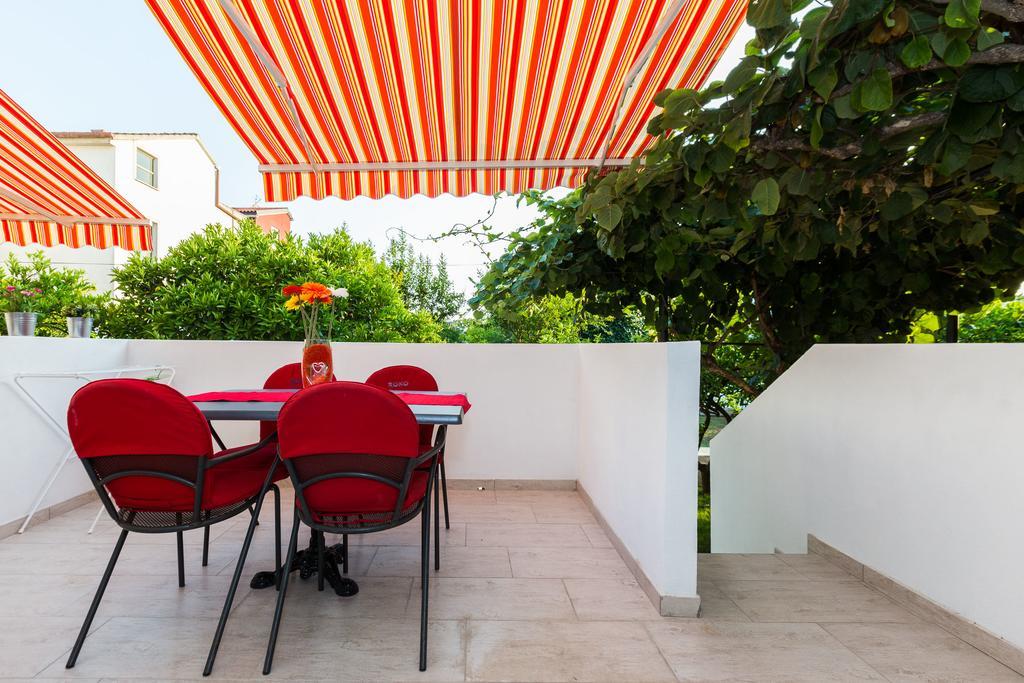 Apartments Elizabeth Биоград на Мору Екстериор снимка