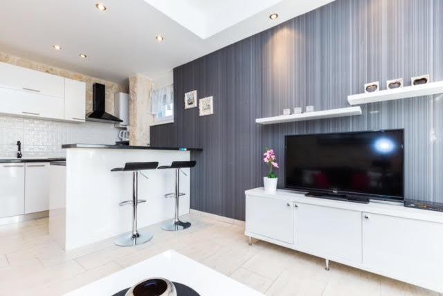 Apartments Elizabeth Биоград на Мору Екстериор снимка