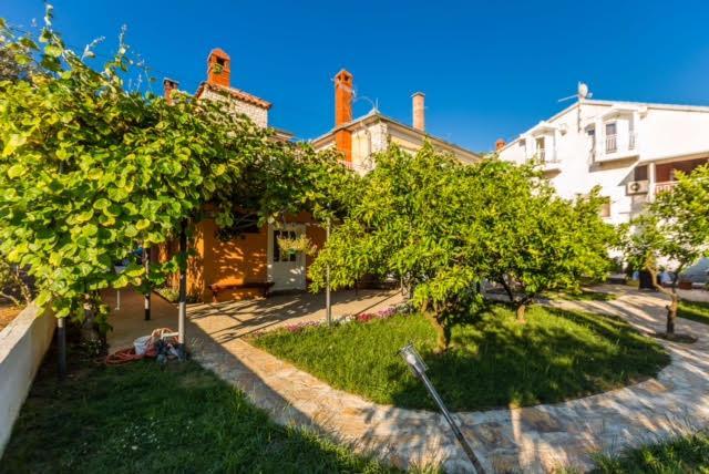 Apartments Elizabeth Биоград на Мору Екстериор снимка